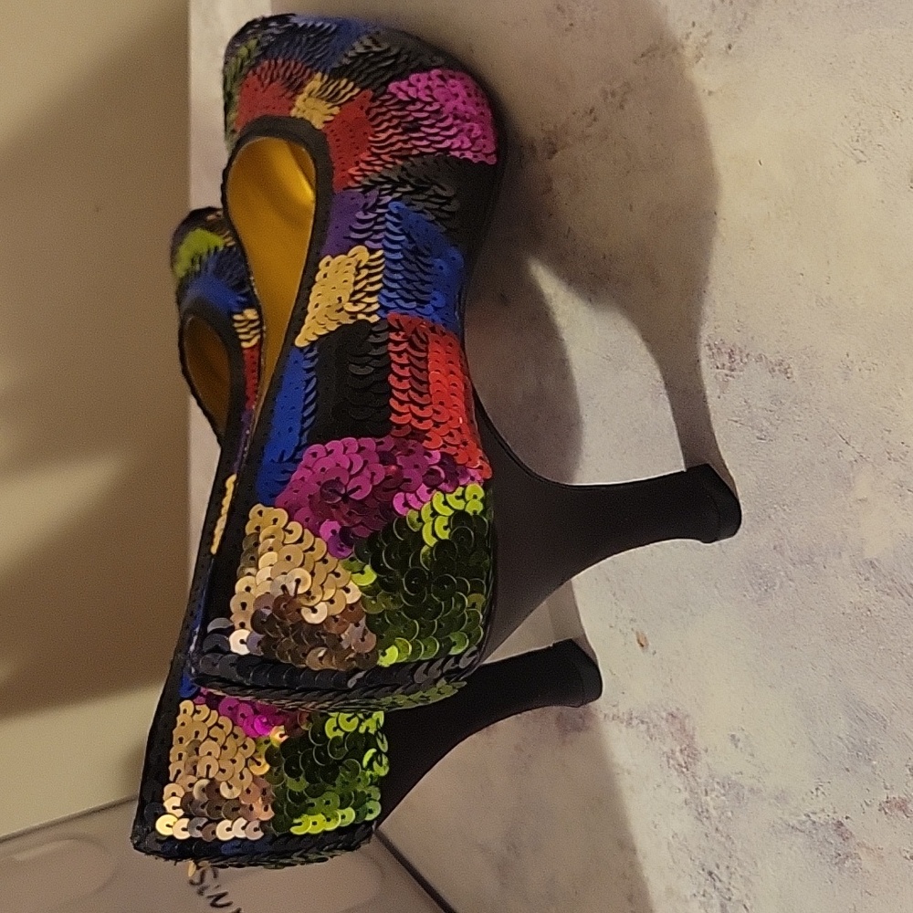 Vintage Mulit- Color Pumps - Picture 3 of 6
